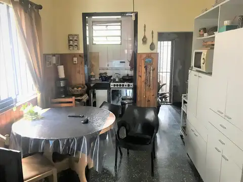 Casa 4 ambientes con 1 baño