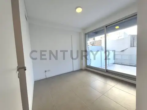 Venta DOS ambientes con patio en primer piso, contrafrente.