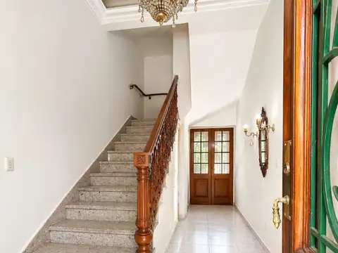 Casa en Venta con 4 cocheras