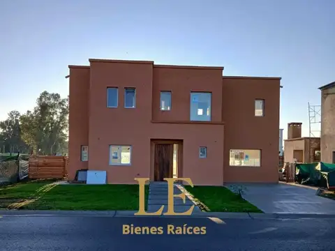 Pilar Del Este 100