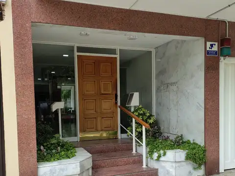 REGIO- DEVOTO RESIDENCIAL- A TRES CUADRAS  PLAZA- TODO AIRE SOL Y LUZ- MAGNIFICA VISTA- OPTIMO ESTADO- BAJAS EXPENSAS