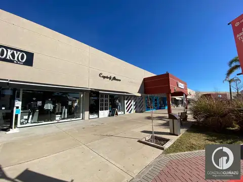 Fisherton Plaza Open Mall