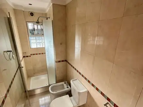 Casa de 7 ambientes distribuida en dos plantas