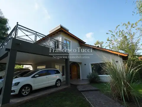 Casa en alquiler 4 ambientes con pileta en Santa Ana