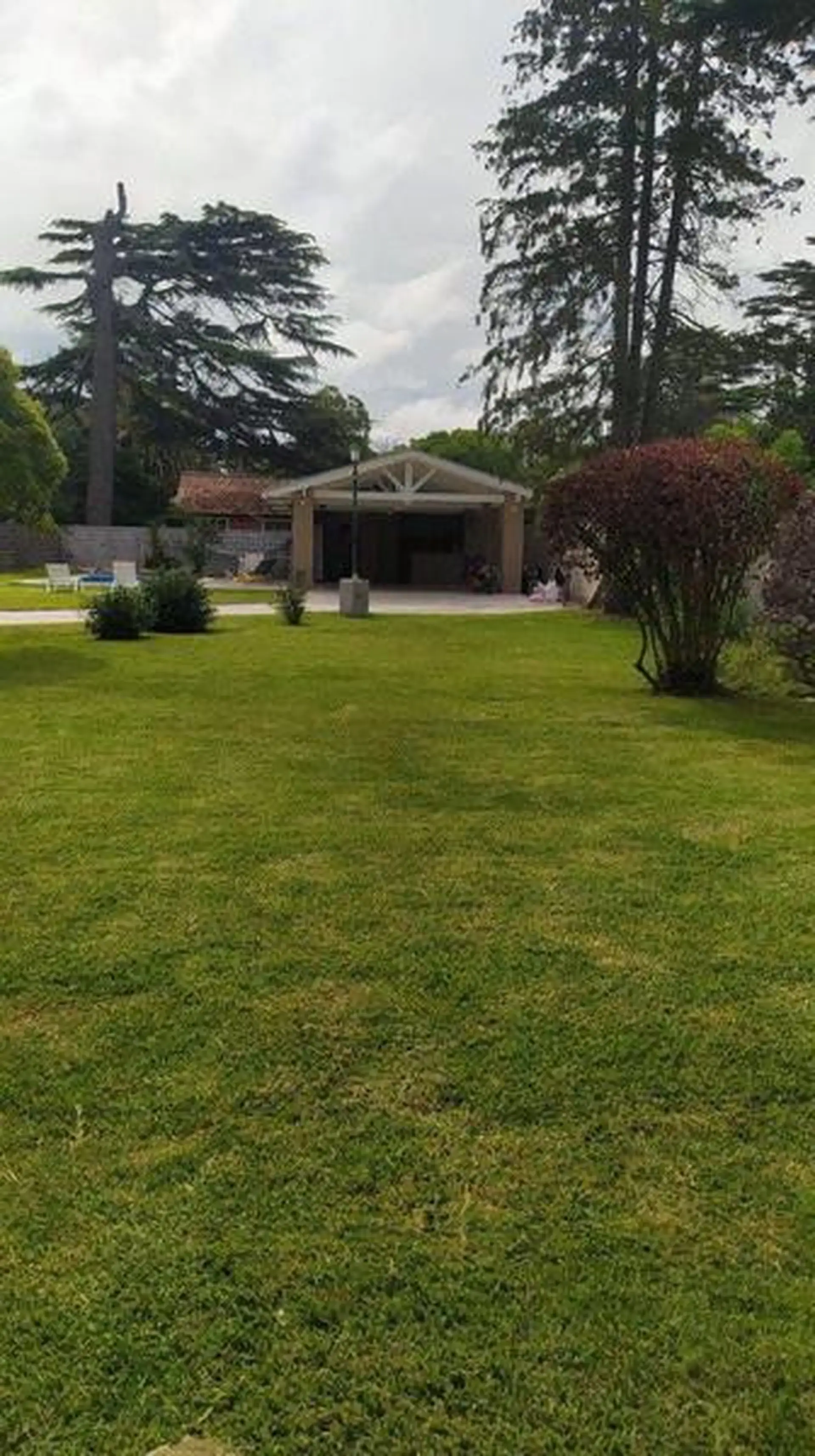 Lote de 15x47,60m2 con quincho y piscina - Caisamar