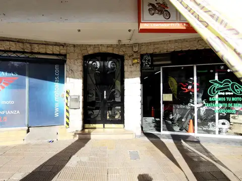 Av. Libertador al 1100 entre roca y vernet