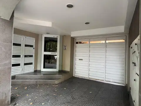 Venta Cochera y baulera en Libertad 3400 La Perla