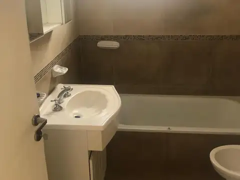 Depto Tipo Casa en Alquiler de 5 ambientes