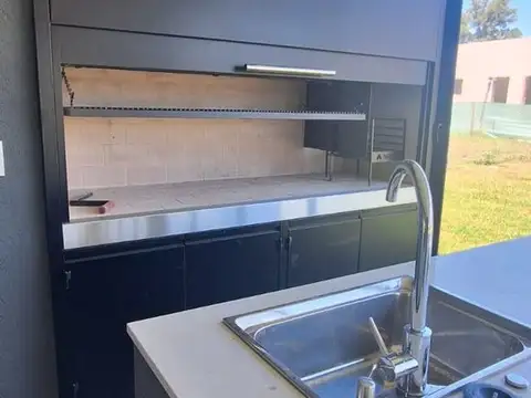 Casa 4 ambientes con 2 baños