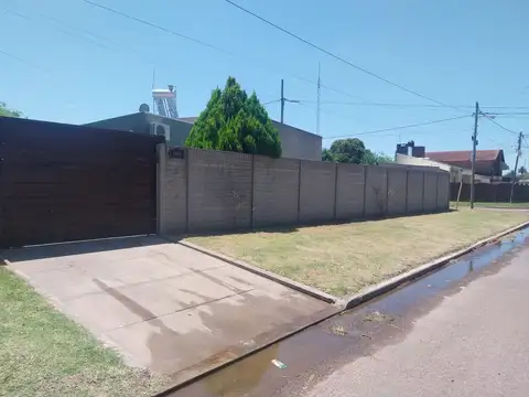 CASA EN VENTA EN PERGAMINO CON PATIO Y GALPON