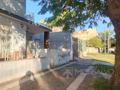 CASA EN JOSÉ LEÓN SUÁREZ
