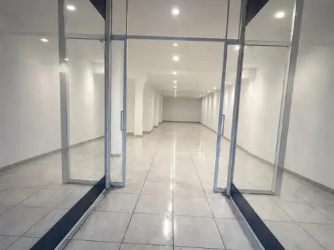 Local en Alquiler en Monserrat, $ 2.400.000