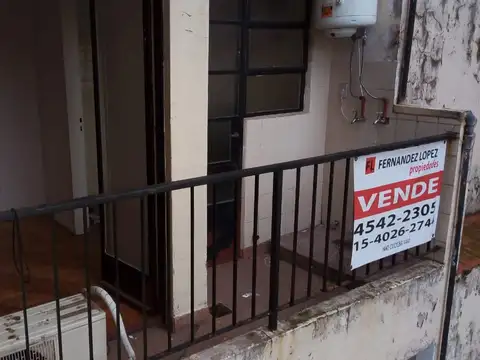 DOS AMBIENTES ORIENTACION NOR ESTE  BALCON. AIRE ACONDICIONADO. BAÑO COMPLETO COCINA MEDIANA LAV,SEP