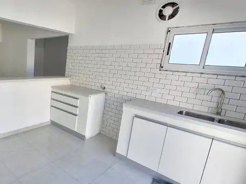 Casa en venta 3 ambientes con quincho y garaje - Parque Luro