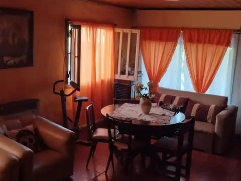 Casa 5 ambientes con 2 baños