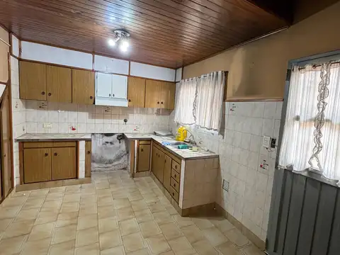 Casa 4 ambientes con 2 baños