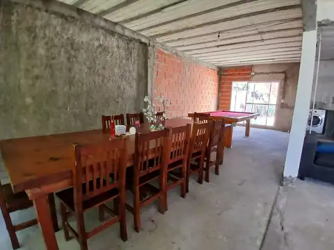 Casa 4 ambientes con 2 baños