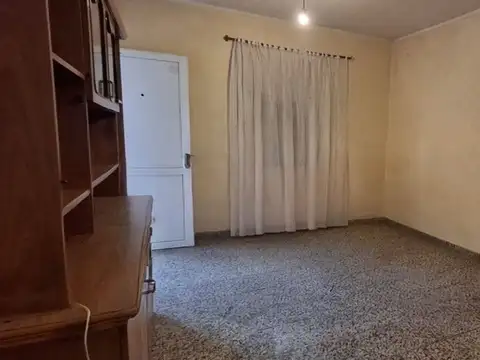 Casa 7 ambientes con 2 baños