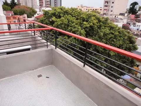 Monoambiente en floresta de 39.60m con balcon al frente. Gas. Lugar para lavarr y heladera.