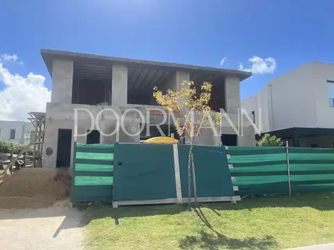 Casa 6 ambientes con 3 baños