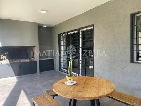 Casa en Venta con 3 cocheras