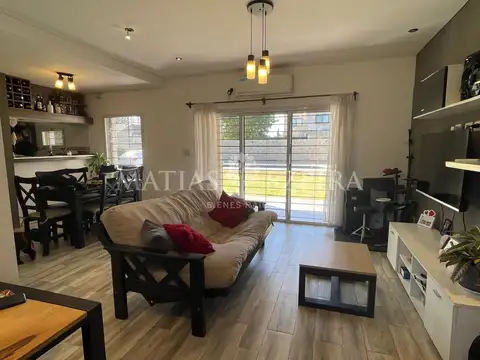Casa 4 ambientes con 2 baños