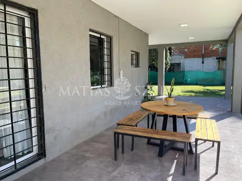 Casa 4 ambientes con 2 baños