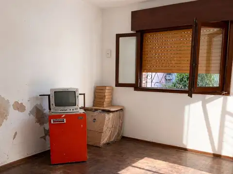 Casa 6 ambientes con 1 baño