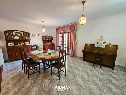 Casa 6 ambientes con 3 baños