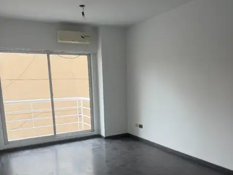 Av. Montes De Oca , Piso 1