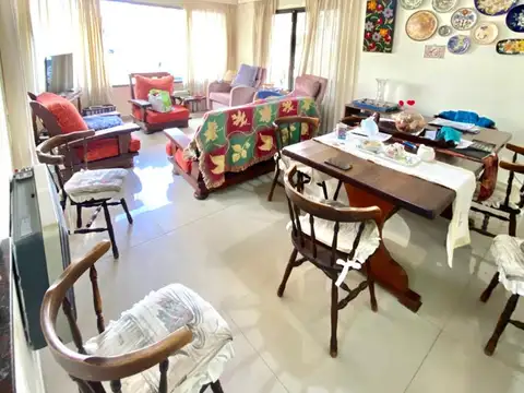 Casa en Venta con 4 cocheras