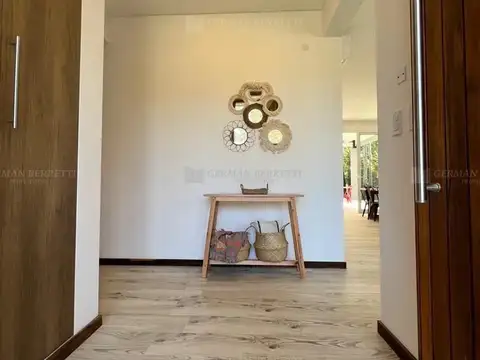 Casa 4 ambientes con 2 baños