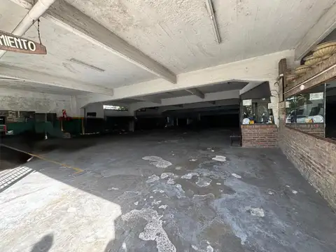 Oficina en Venta con 100 cocheras