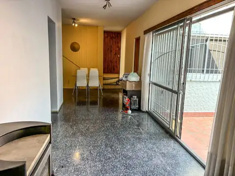 Casa 6 ambientes con 1 baño