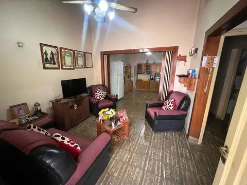 Casa 4 ambientes con 1 baño