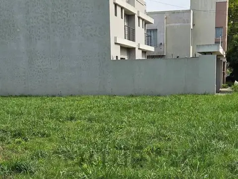 Mariano Acosta y General los Hornos 200, Piso 0
