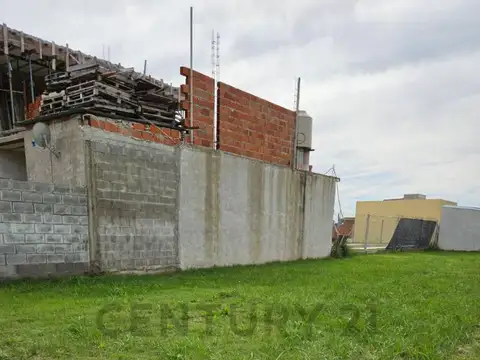 Mariano Acosta y General los Hornos 200, Piso 0
