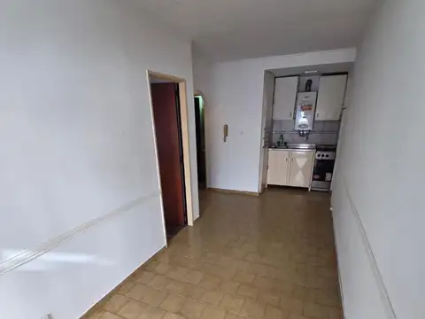 Venta dpto. centrico 1 dormitorio - de escalera
