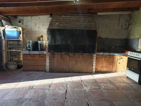 VENTA PERMUTA CASA 4 AMB C/QUINCHO Y PARRILLA PILAR