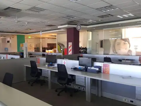 Oficina Monoambiente con 4 baños