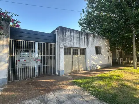 MORON SUR - CASA DE 3 AMBIENTES