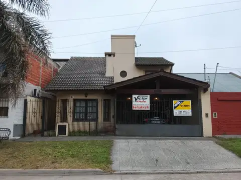 Casa Chalet 5 Ambientes en Venta - Castelar Sur