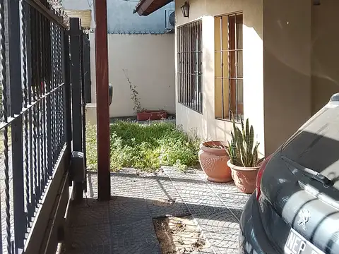 Casa Chalet 5 Ambientes en Venta - Castelar Sur