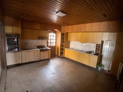 Casa 6 ambientes con 1 baño