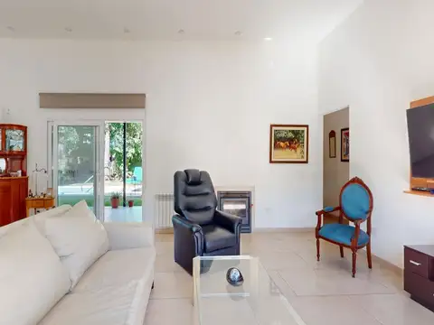 Casa en Venta con 3 cocheras