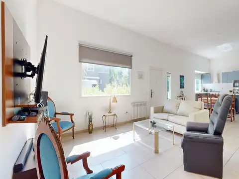 Casa 4 ambientes con 2 baños