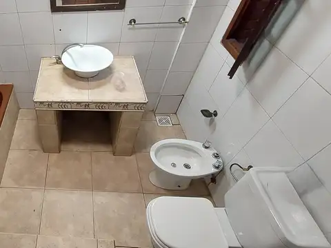 Depto Tipo Casa en Alquiler con 1 cocheras