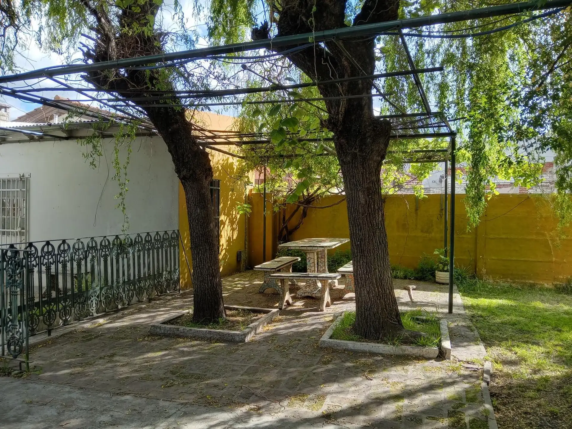 Casa 3 dorm, 86m² con garaje para 2 vehículos — Av. del Valle