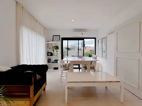 VENTA CASA 5 AMBIENTES + MONOAMB. LOS ACANTILADOS