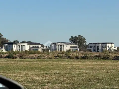 LOTE CON FONDO A LA CANCHA DE POLO EN LA PROVIDENCIA - OPORTUNIDAD 500